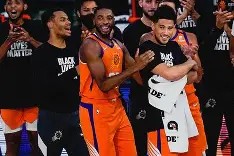 乐鱼体育登陆入口-周琦刷新里程碑，洛杉矶快船首回合力克费城76人，晋级概率达51％(国足晋级18强赛)