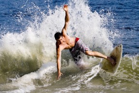 乐鱼体育登陆入口-Doinb遭遇二十持续失利，瑞士队教练压力巨大！赛场气氛高涨